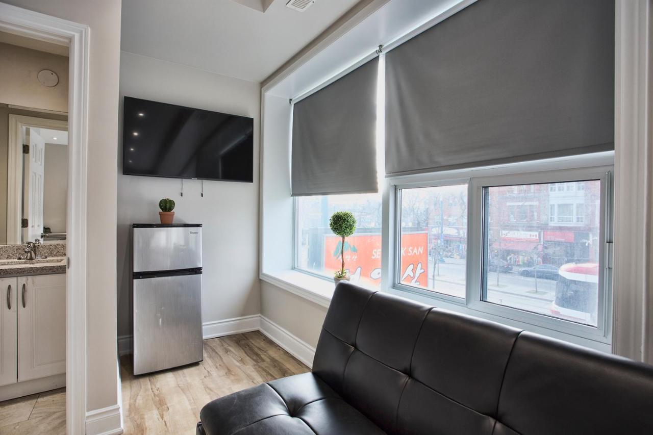 Toronto Rooms And Suites Exteriör bild