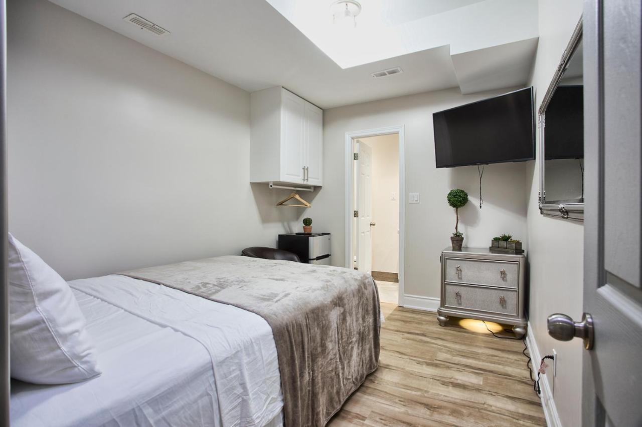 Toronto Rooms And Suites Exteriör bild