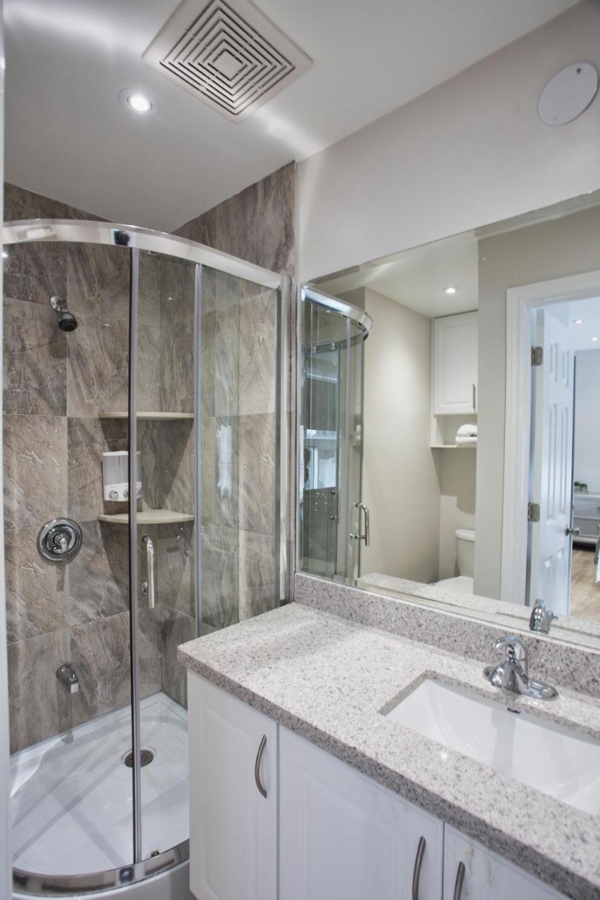 Toronto Rooms And Suites Exteriör bild