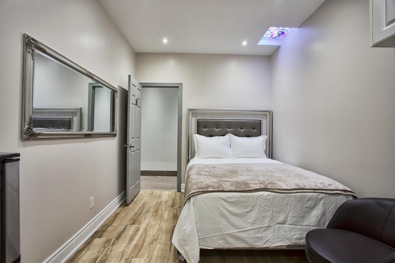 Toronto Rooms And Suites Exteriör bild