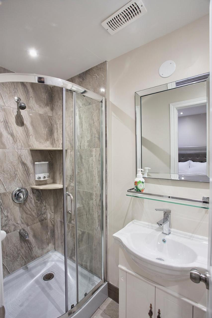Toronto Rooms And Suites Exteriör bild