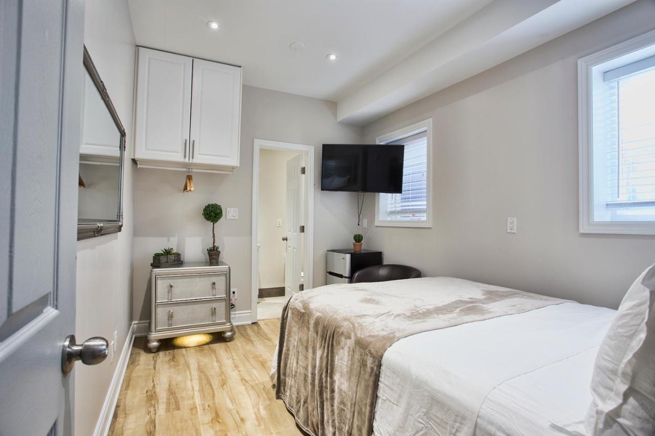Toronto Rooms And Suites Exteriör bild