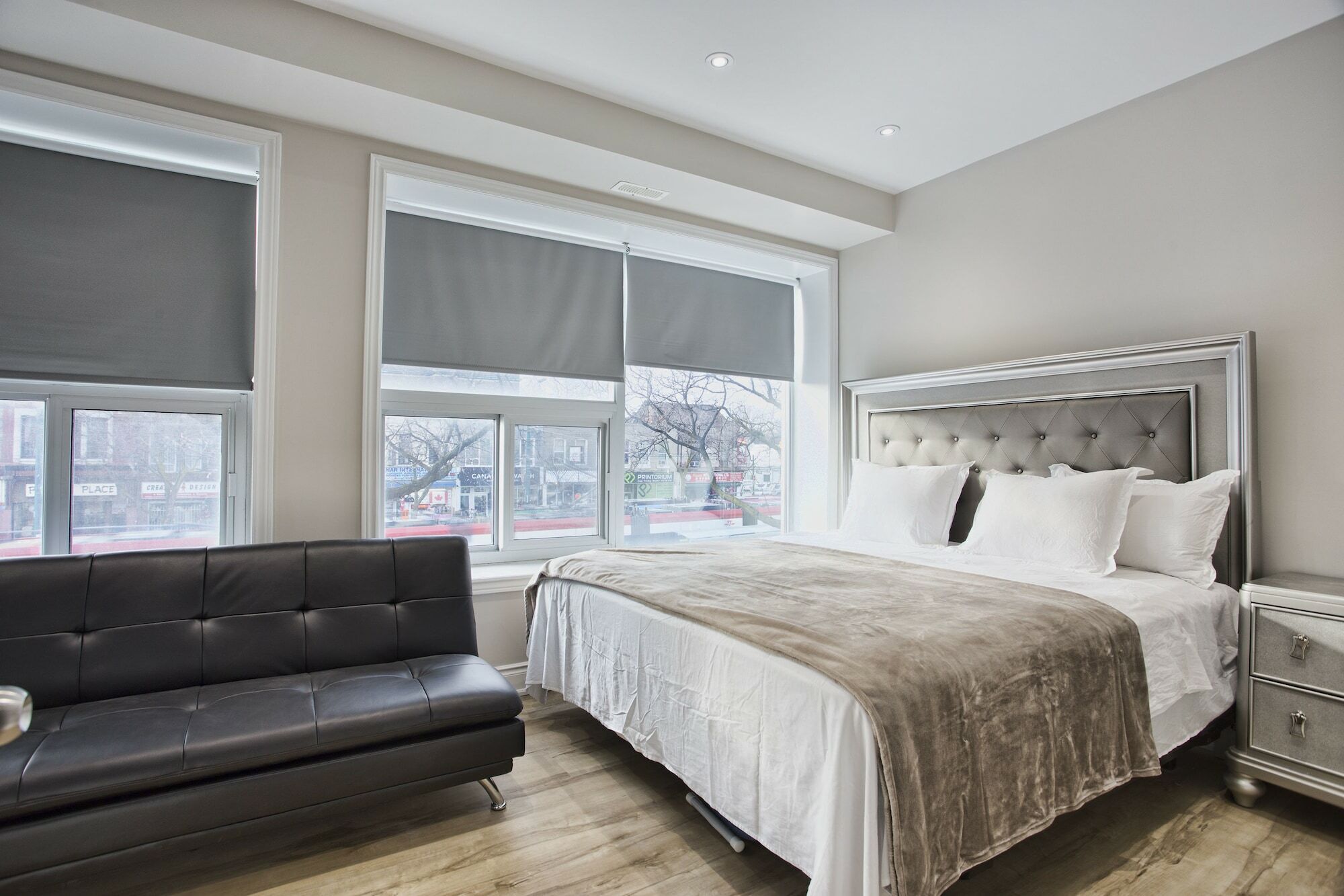 Toronto Rooms And Suites Exteriör bild
