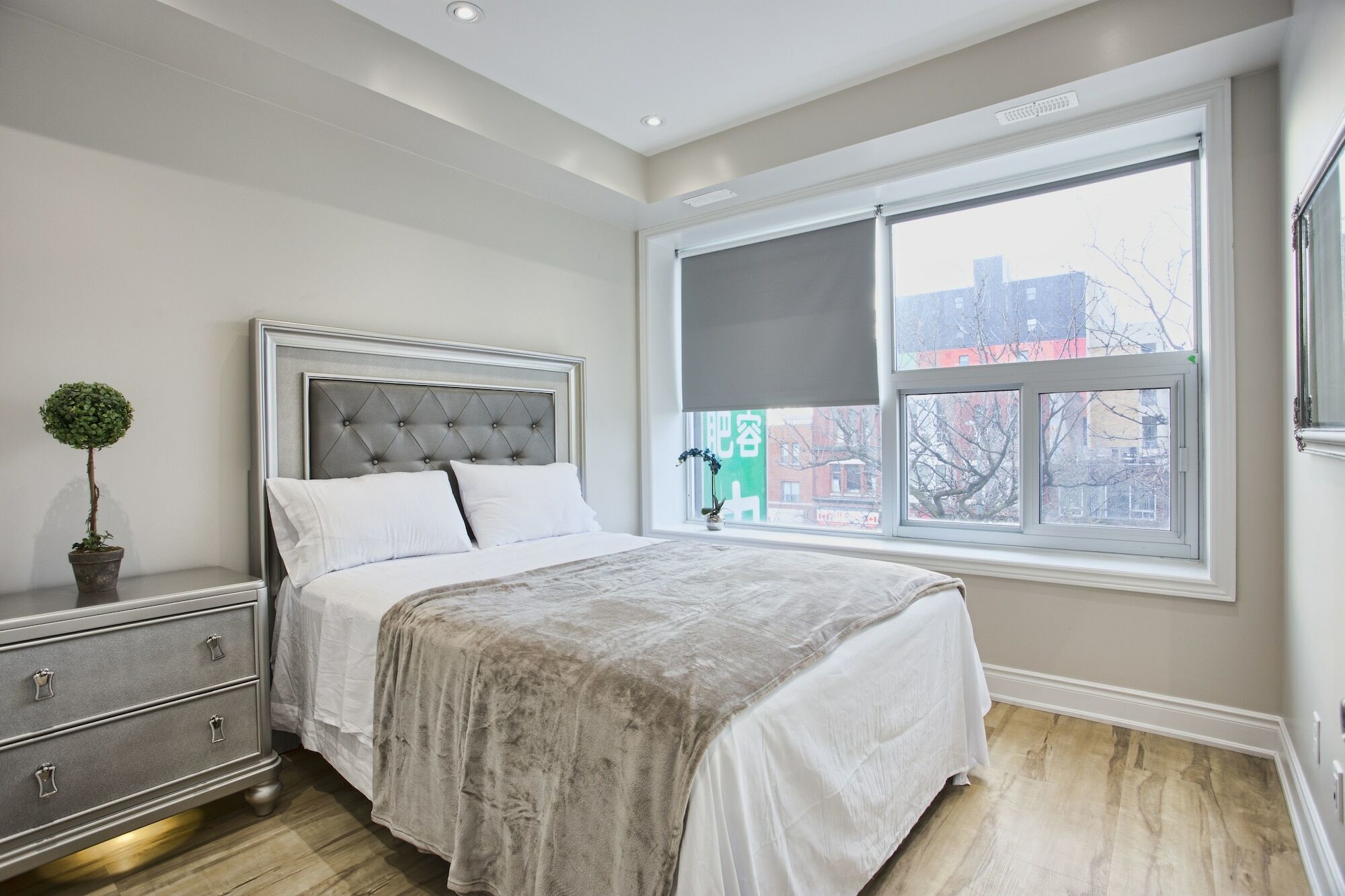 Toronto Rooms And Suites Exteriör bild
